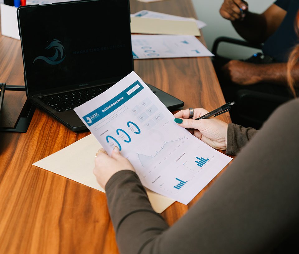 2025ArcticMarketing-6_Reports_960x815 Person looking at graphs